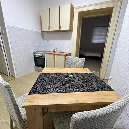 Tesla 2 Apartment