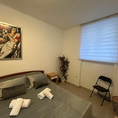Tesla 2 Apartment